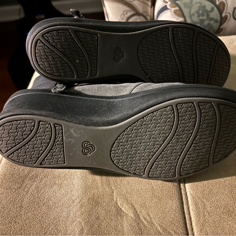 Cloudsteppers Booties 
2 tone gray/black - Picture 6 of 6